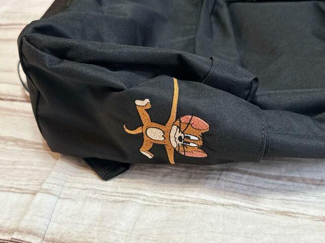 両サイドに1つずつポケット付き