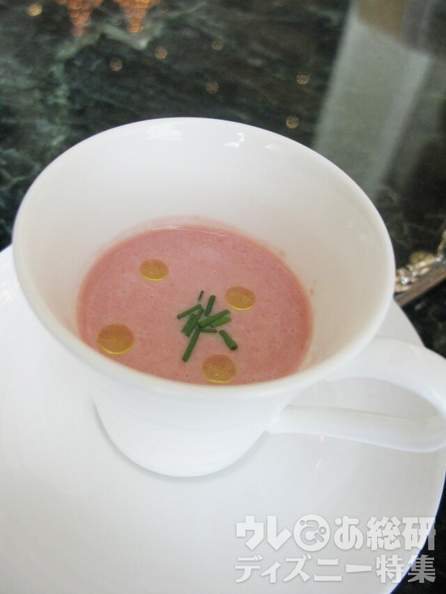 桃とヨーグルトのスープ【ドリーマーズ・ラウンジ 東京ディズニーランドホテル・サマーダイニング アフタヌーンティーセット】