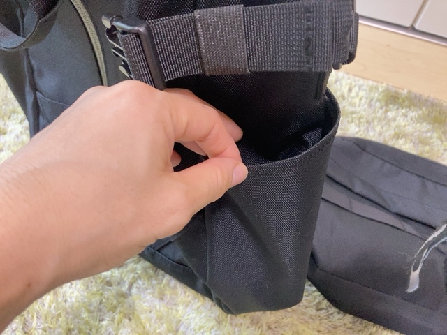 【ワークマン 防水ワールドウォークバックパック】 両サイドにはペットボトルなどを入れられるポケットも!