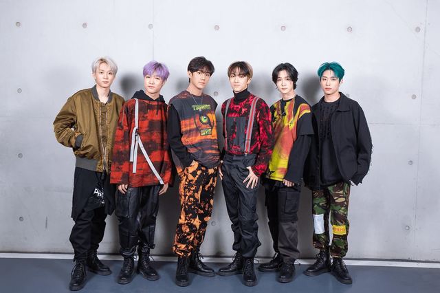 ※写真左から、テオ、ジョンソプ、インタク、ジウン、ソウル、ギホ。 ©2020 FNC ENTERTAINMENT JAPAN INC.／撮影：So Min-soo(STUDIO DAUN)  