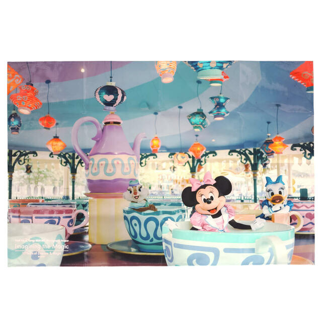 レジャーシート 1,100円｜東京ディズニーリゾート「イマジニング・ザ・マジック」グッズ第2弾｜販売店舗：東京ディズニーランド「グランドエンポーリアム」、東京ディズニーシー「エンポーリオ」｜発売日：2025年2月13日（木）