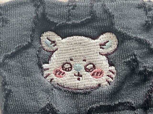 モモンガのキュルキュルお目目がしっかりと刺繍で再現されています!