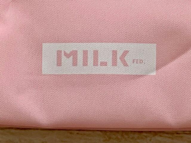 裏面にももちろんブランドロゴ入りです！【sweet（スウィート）9月号増刊・特別付録：MILKFED.特製「ペコちゃんポコちゃん保冷バッグ」「ミルキー柄ペットボトルホルダー」】