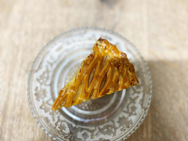 【GRANNY SMITH APPLE PIE & COFFEE（グラニースミス アップルパイ アンド コーヒー）】イングランド カスタードの美しい網目！