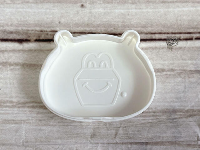 【ちいかわハッピーセット第二弾／ちいかわのメモセット】ケースの底部にはハッピーセット®️のロゴ入り