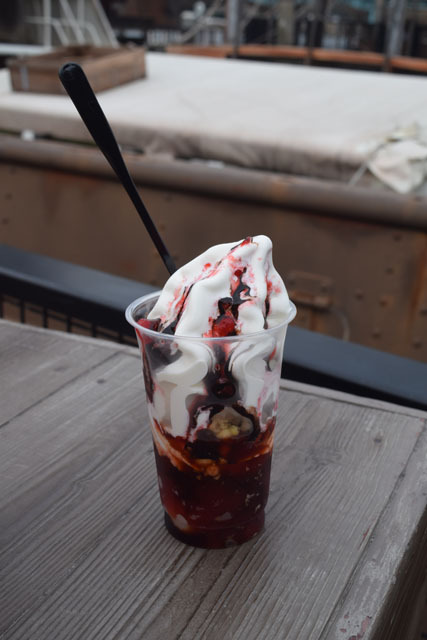 黒みつ白玉&ストロベリーゼリーサンデー