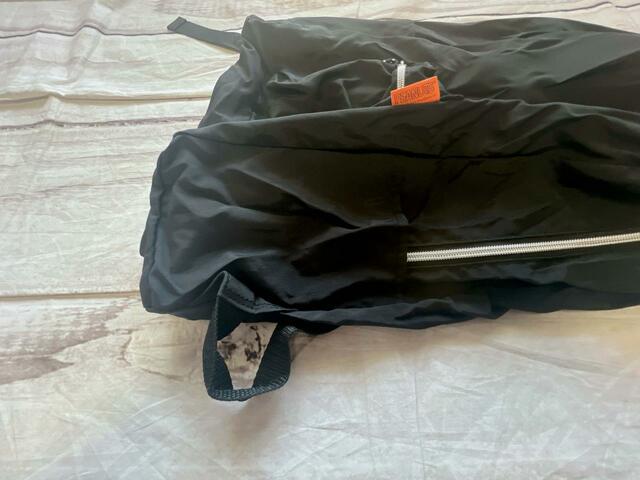 両サイドにポケットが1つずつついています