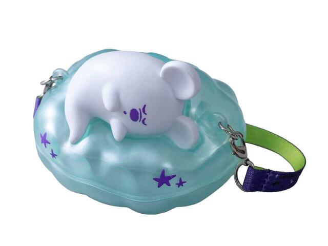 グミキャンディー、ミニスナックケース付き 1,300円｜東京ディズニーリゾート「ディズニー・ハロウィーン」スペシャルメニュー｜販売店舗：東京ディズニーランド「プラズマ・レイズ・ダイナー」、東京ディズニーシー「ザンビーニ・ブラザーズ・リストランテ」｜販売期間：2025年9月16日（火）〜10月31日（金）グミキャンディー、ミニスナックケース付き 1,300円｜東京ディズニーリゾート「ディズニー・ハロウィーン」スペシャルメニュー｜販売店舗：東京ディズニーランド「プラズマ・レイズ・ダイナー」、東京ディズニーシー「ザンビーニ・ブラザーズ・リストランテ」｜販売期間：2025年9月16日（火）〜10月31日（金）