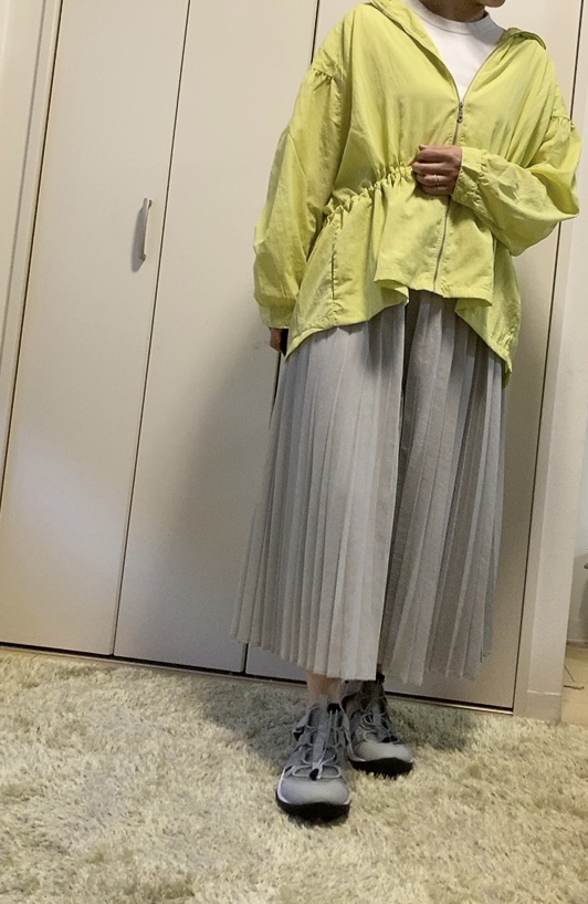 【ワークマン 撥水ギャザージャケット】身長162cm・Lサイズ着用。ゆるふわ感が魅力の作りなので、Mサイズでも身体のラインが出すぎることはありません