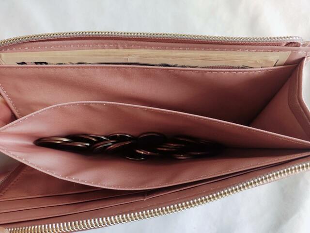 小銭もたっぷりはいる