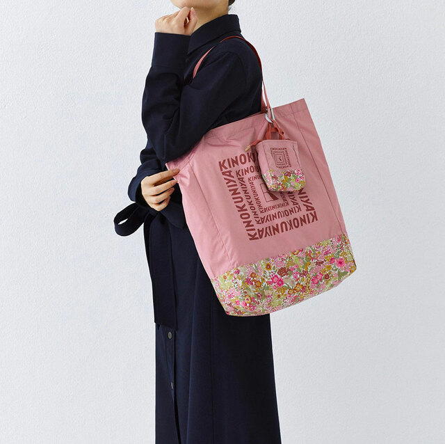 【紀ノ国屋 リバティプリント エコバッグ（全3柄）】持ち手は約45.5cmなので肩掛けもラクラク！