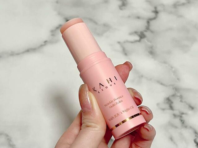 【KAHI PREMIUM BOOK vol.マルチバーム】スティック本体もピンク♡（塗ると無色透明になります！）