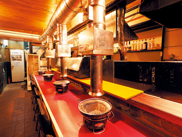 焼肉伝説 バリバリ（千日前）　1階カウンターはそのまま。2階は座敷からテーブル席に変更。