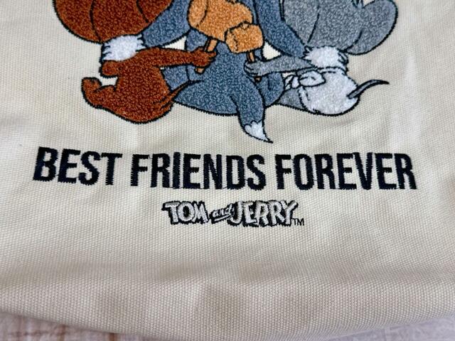 「BEST FRIENDS FOREVER」のロゴ刺繍も。尊すぎる〜！