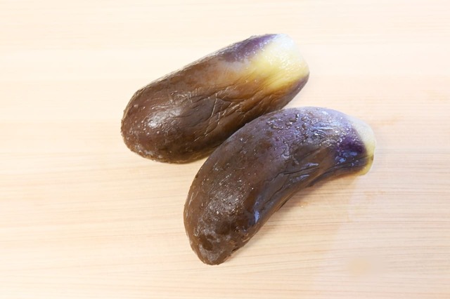 【なすの冷凍保存方法】2．半解凍の状態で調理する