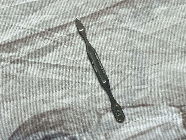 甘皮処理や汚れの除去に使う、甘皮プッシャー