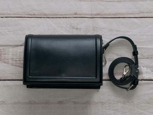 GU（ジーユー）の「フラップミニショルダーバッグ+E」をレビュー！価格は税込2,990円です