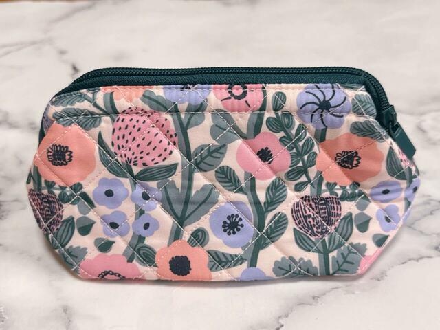 背面にはタグなどはついていません。キッピスらしい温かみのある北欧テイストのテキスタイルが魅力！