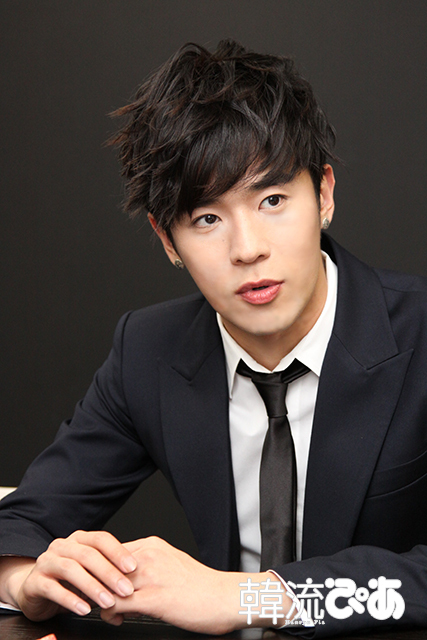 F.CUZジノン　雑誌「韓流ぴあ 1/31号」（12/22発売）の撮影の様子