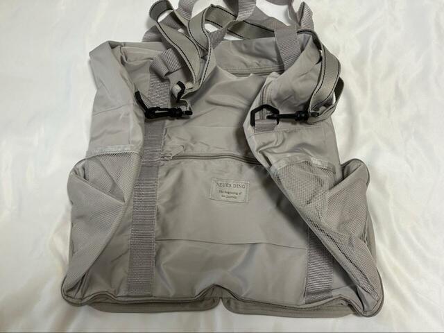 【3COINS 《3WAY》キャリーオン折りたたみバッグ】底の幅になるように左右を折りたたみます⇒