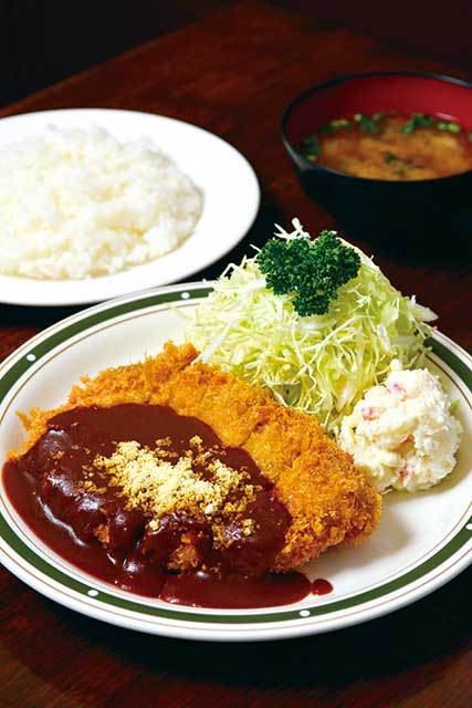 かつれつ四谷たけだ（四谷） ポークカツレツ定食 1120円 自家製デミグラスソースにエダムチーズがコクをプラス。肉のうま味を引き立てる。