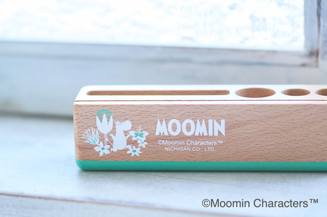 お花とムーミンがデザインされています