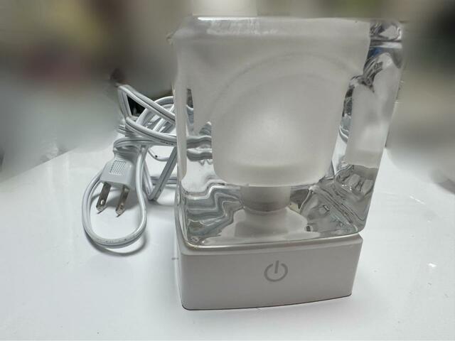 【ニトリ　LEDテーブルランプ(LUMILA)】デザイン性にすぐれたコンセント付きのライト