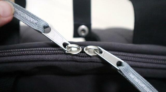 【anello GRANDE（アネロ グランデ） トート型リュック CABIN】メイン荷室はダブルファスナーで開閉しやすい仕様です