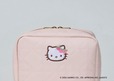 【ハローキティ×Maison de FLEUR】『Maison de FLEUR×HELLO KITTY いちご宝物ケースBOOK PINK』(宝島社)4059円/表面にはもこもこ素材の可愛い“いちごリボン”のハローキティ。