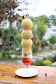 3玉乗るとこの高さ！桃好きの夢ですね。【KingFarmCafeの桃のパフェ】