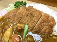 カレーが染み込みすぎる前に、まずはカツから食べてみてほしい