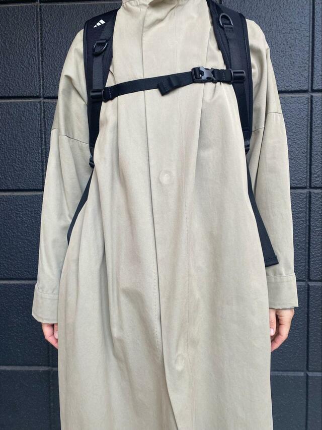【adidas チーム バックパック 35 L】チェストベルトも付いているので、歩いたり走ったりしてもバッグが安定します◎