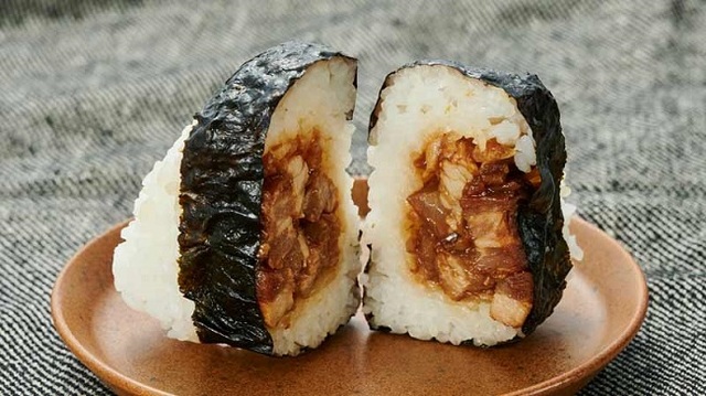 柔らかく煮込んだ豚角煮おにぎり