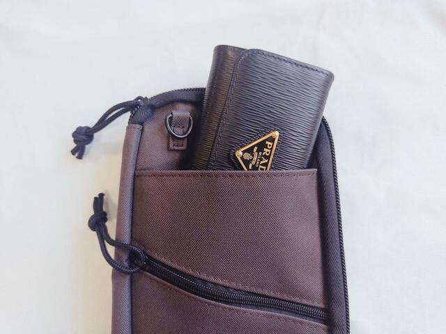 キーケースなどが入るポケットあり