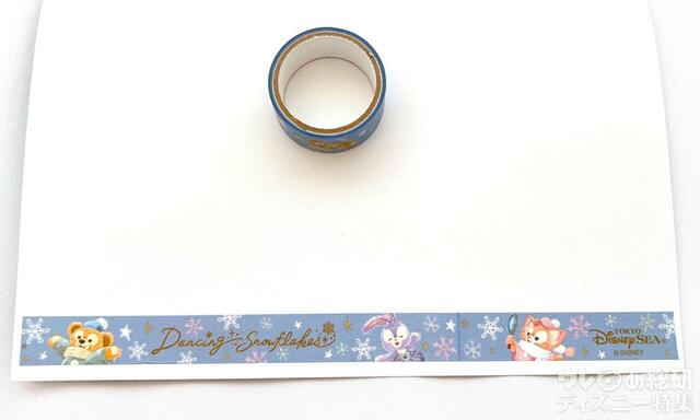 ダッフィー、筆記体のロゴ、ルーちゃん、リーナちゃん、TDSのロゴ。「ダッフィー&フレンズのダンシング・スノーフレークス」マスキングテープ