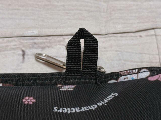 かけて収納できるループ付き