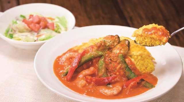 牡蠣と海老のトマトクリームオムライス＋野菜サラダセット