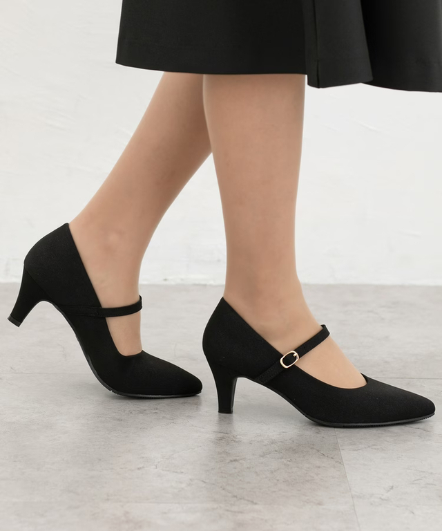 「美ージーベルト付パンプス」2,980円（税込）