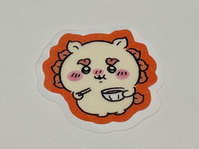 軸汁鍋を頬張るシーサーもいます♪ポッと染まった頬とお鼻がかわいい♪