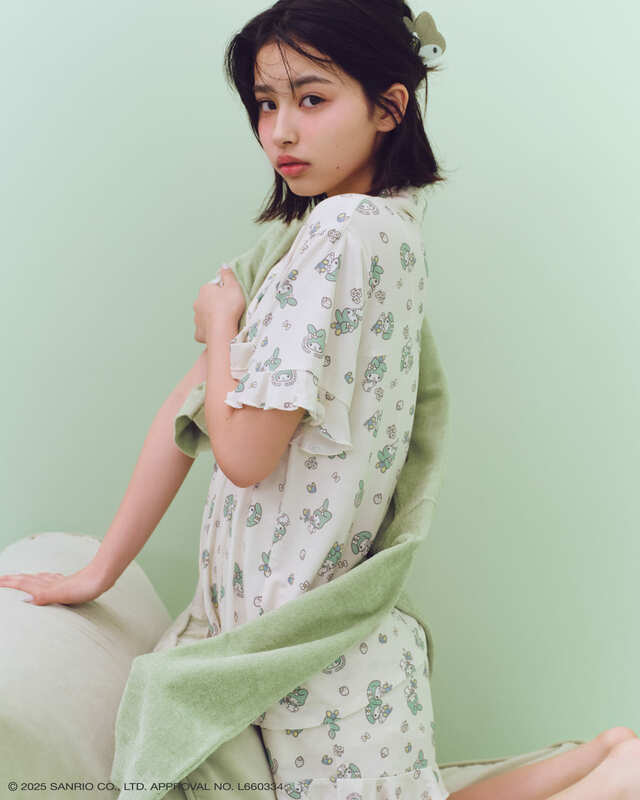 【MY MELODY】総柄開襟シャツ（全3色）各8,580円、【MY MELODY】総柄ショートパンツ（全3色）各6,930円／マイメロディとマイスウィートピアノをモチーフにした、カラフルでひんやり涼しい接触冷感の総柄パジャマシリーズ