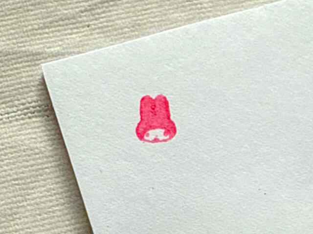 絵柄はマイメロディのお顔。手帳にぴったりのサイズ感！