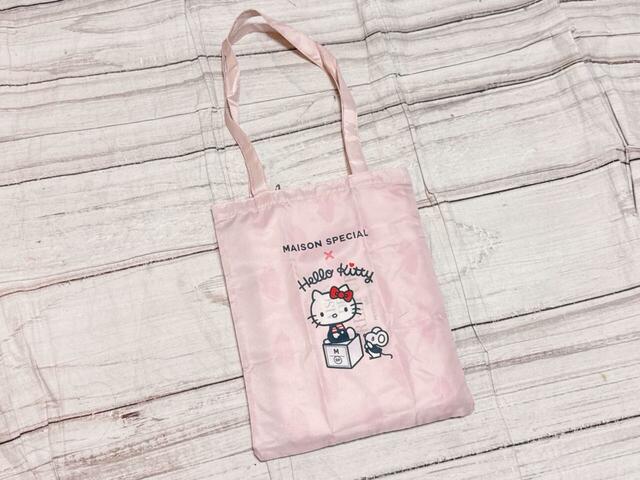 PCを入れるサブバッグとして使用するのもおすすめ。生地はしっかりしていますが、PCを持ち歩く場合はケースに入れておくとより安心!