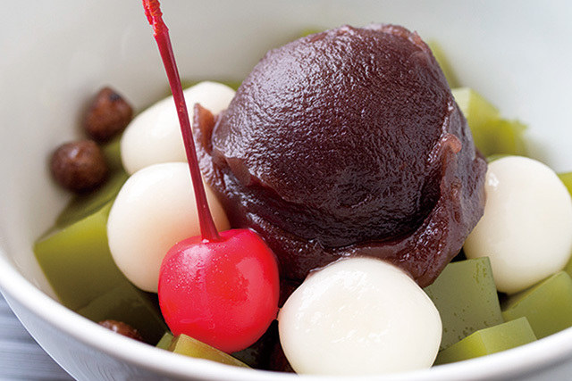 榮太樓總本鋪 喫茶室 雪月花 日本橋本店（日本橋）／宇治あんみつ（810円）。天然寒天に宇治の抹茶、自慢のこしあんを合わせた人気商品