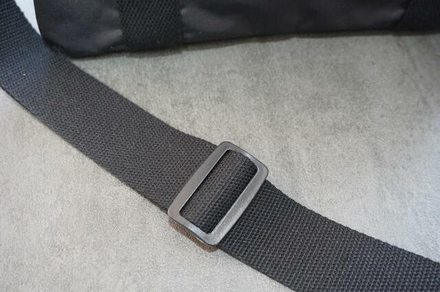 長さを調節できるショルダーストラップ