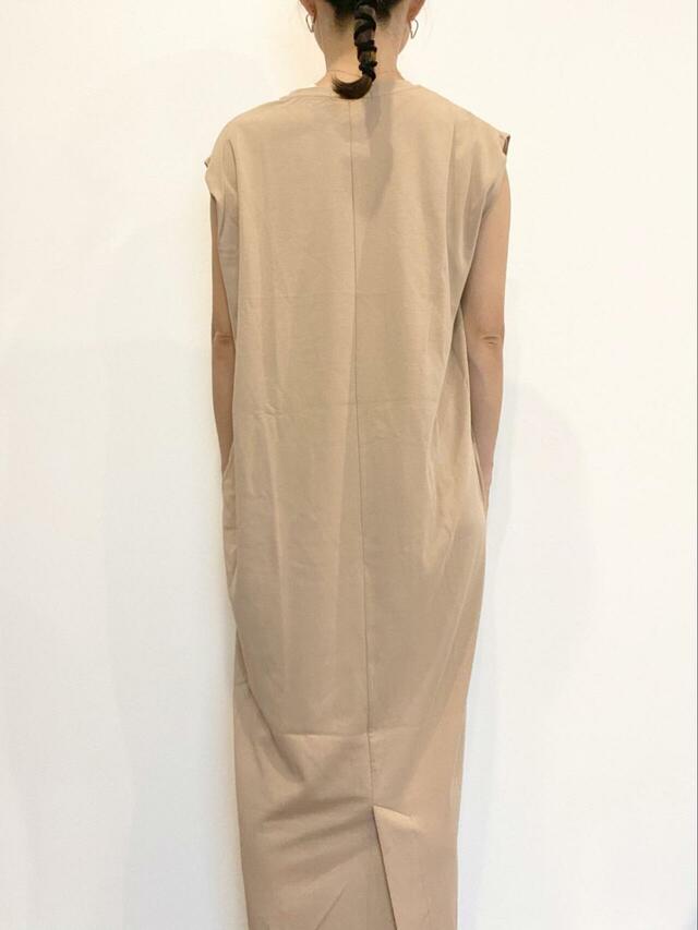 【AMERICAN HOLIC ショルダータックワンピース】お尻のラインも目立たないので体型カバーできますよ♪