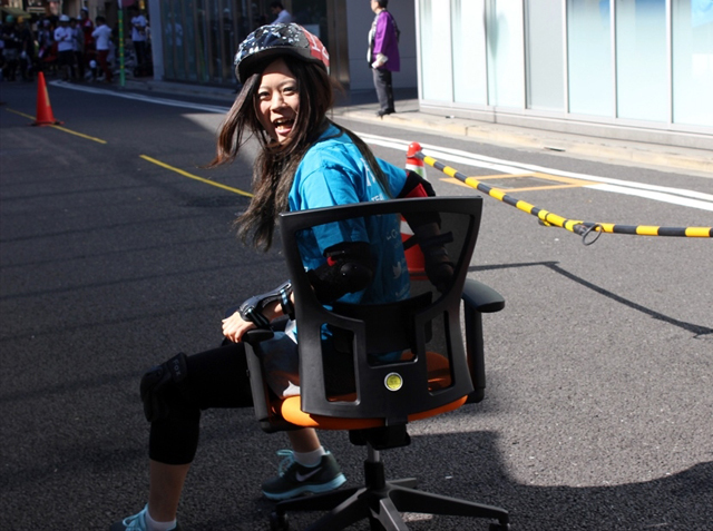 いす同士の熾烈な戦い! 「いす-1」グランプリの模様