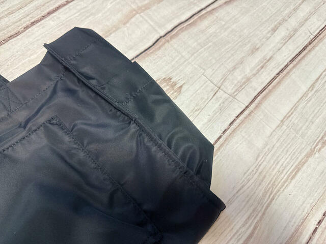 両サイドにポケット付き