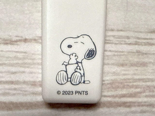 おやつを食べているスヌーピーがキュート♪