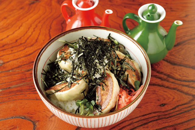 餃子処三日月　三日月オリジナルぎょうざ丼　 600円