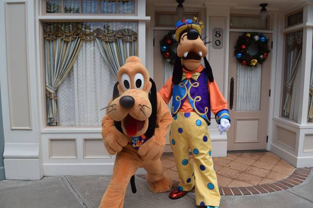 キャラクターグリーティング｜香港ディズニーランド・リゾート